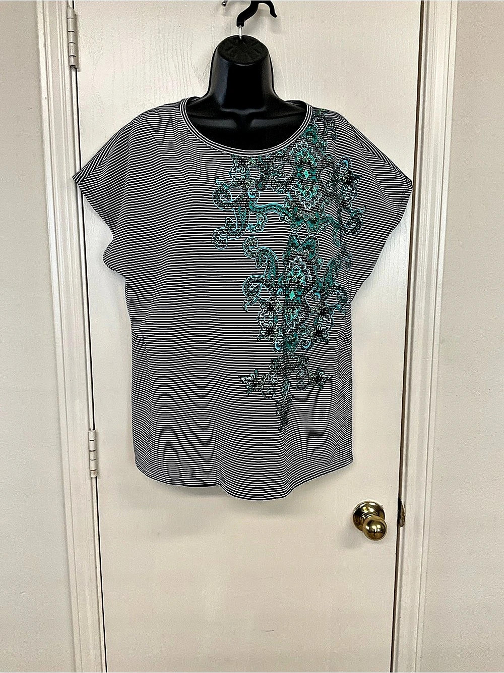 Chico’s Zenergy Striped Paisley Cap Sleeve Top Black & White